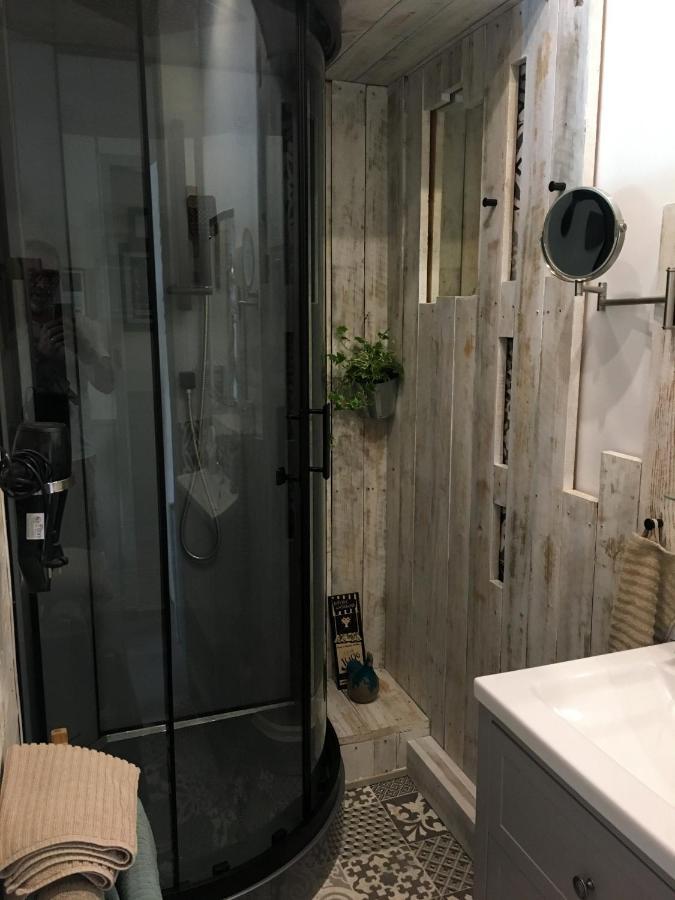 Marion & Eric Apartment Sore Luaran gambar